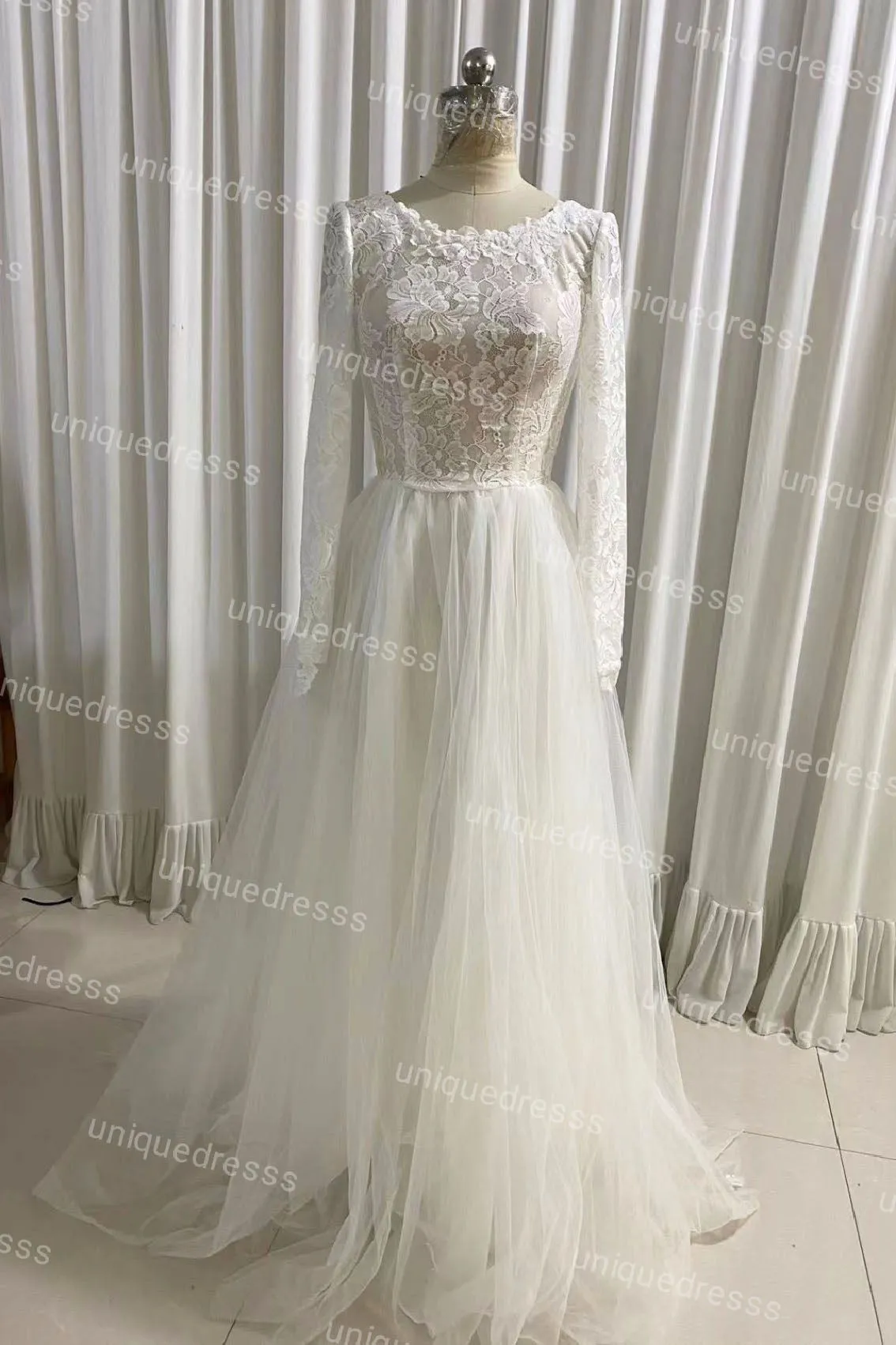 A-Line Long Sleeves Tulle Backless Wedding Dresses with Lace, Bridal Dress UQW0057